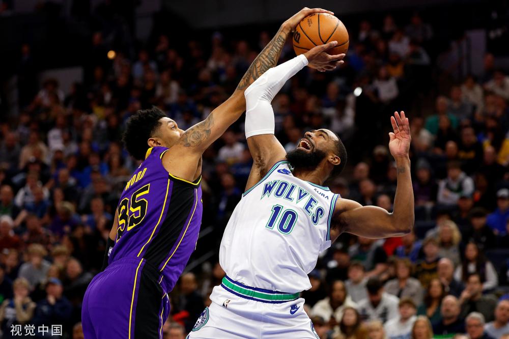 着球员们在 着球员们在