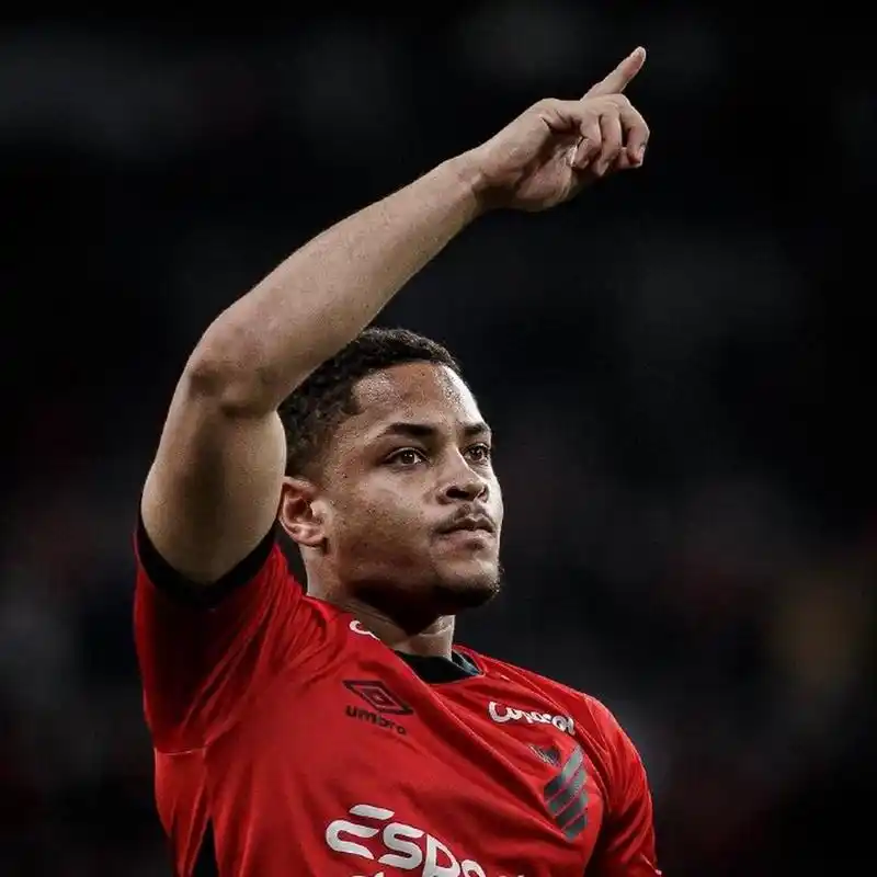 身备受关注 身备受关注